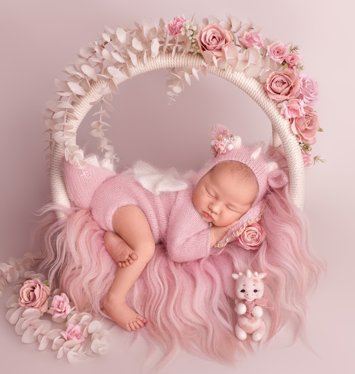 Кот и Татаринцева довели до слез кадрами с маленькой дочерью: "Наш котенок"