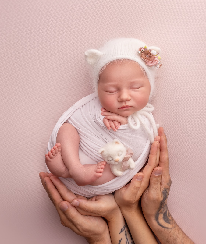 Кот и Татаринцева довели до слез кадрами с маленькой дочерью: "Наш котенок"