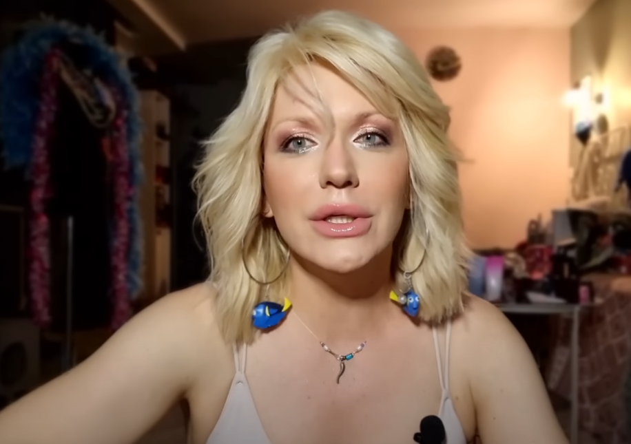 "Я перетворилася на алкоголічку": епатажна блогерка Монро зізналася, що бореться з залежністю