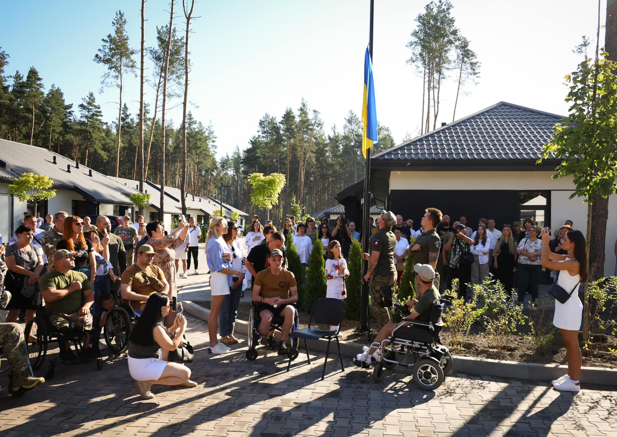 На Київщині створили перше інклюзивне містечко для ветеранів: як воно виглядає (фото)