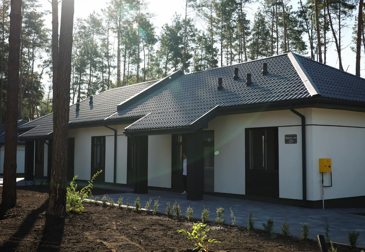 На Київщині створили перше інклюзивне містечко для ветеранів: як воно виглядає (фото)