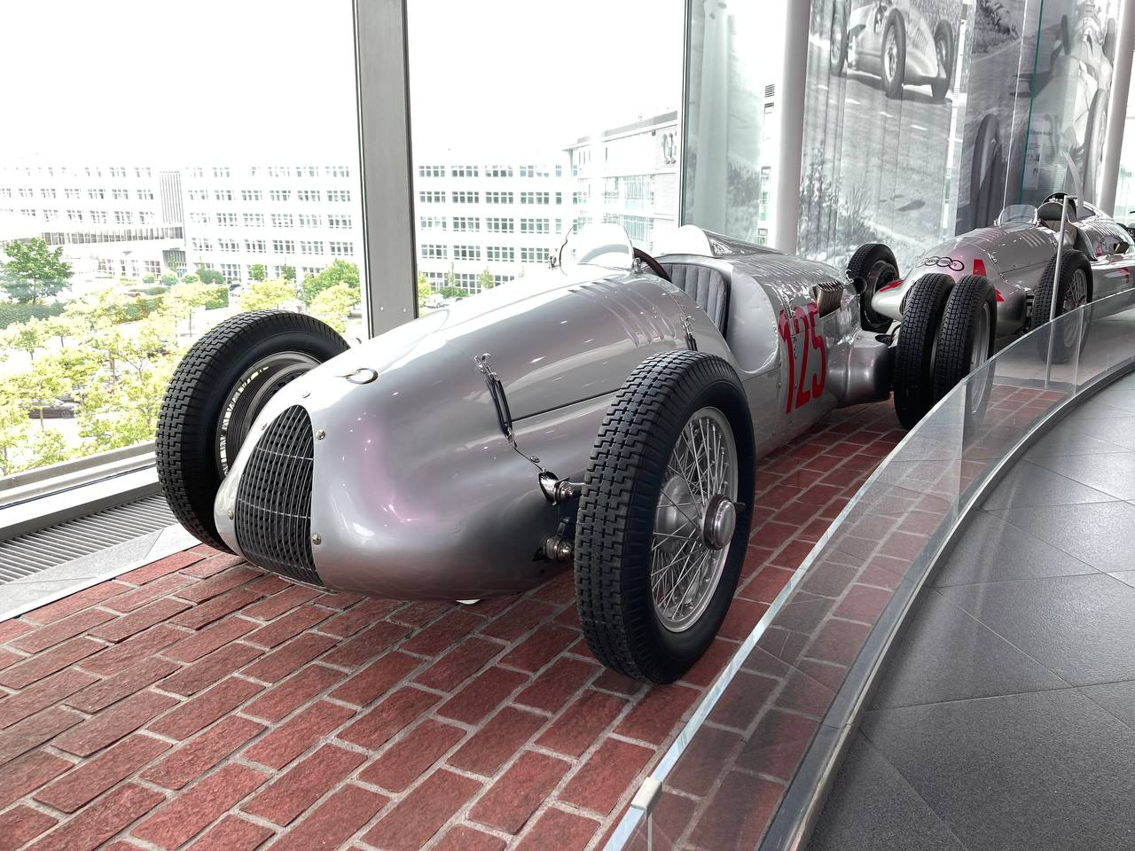 Стиль и ретро. Какие классические автомобили сегодня модно коллекционировать