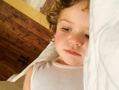 Звезда сериала "Все женщины - ведьмы" очаровала редкими кадрами единственной дочери