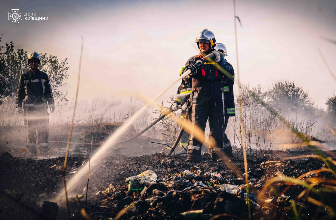 Під Києвом мало не згоріло ціле село: що сталося