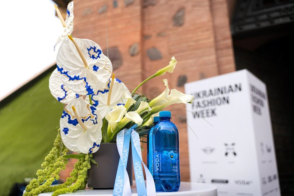 VODA UA та FlowerPot об'єднують мистецтво та природу на Ukrainian Fashion Week