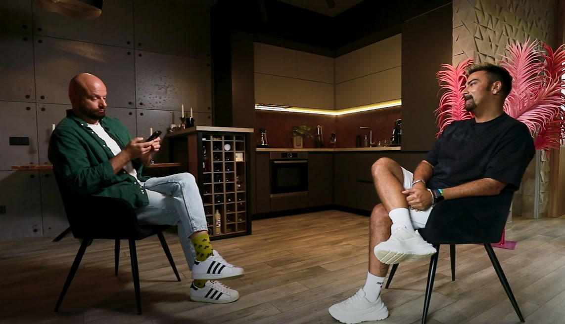 "Я не стыжусь": эпатажный Амадор Лопес впервые заговорил об ориентации (видео)