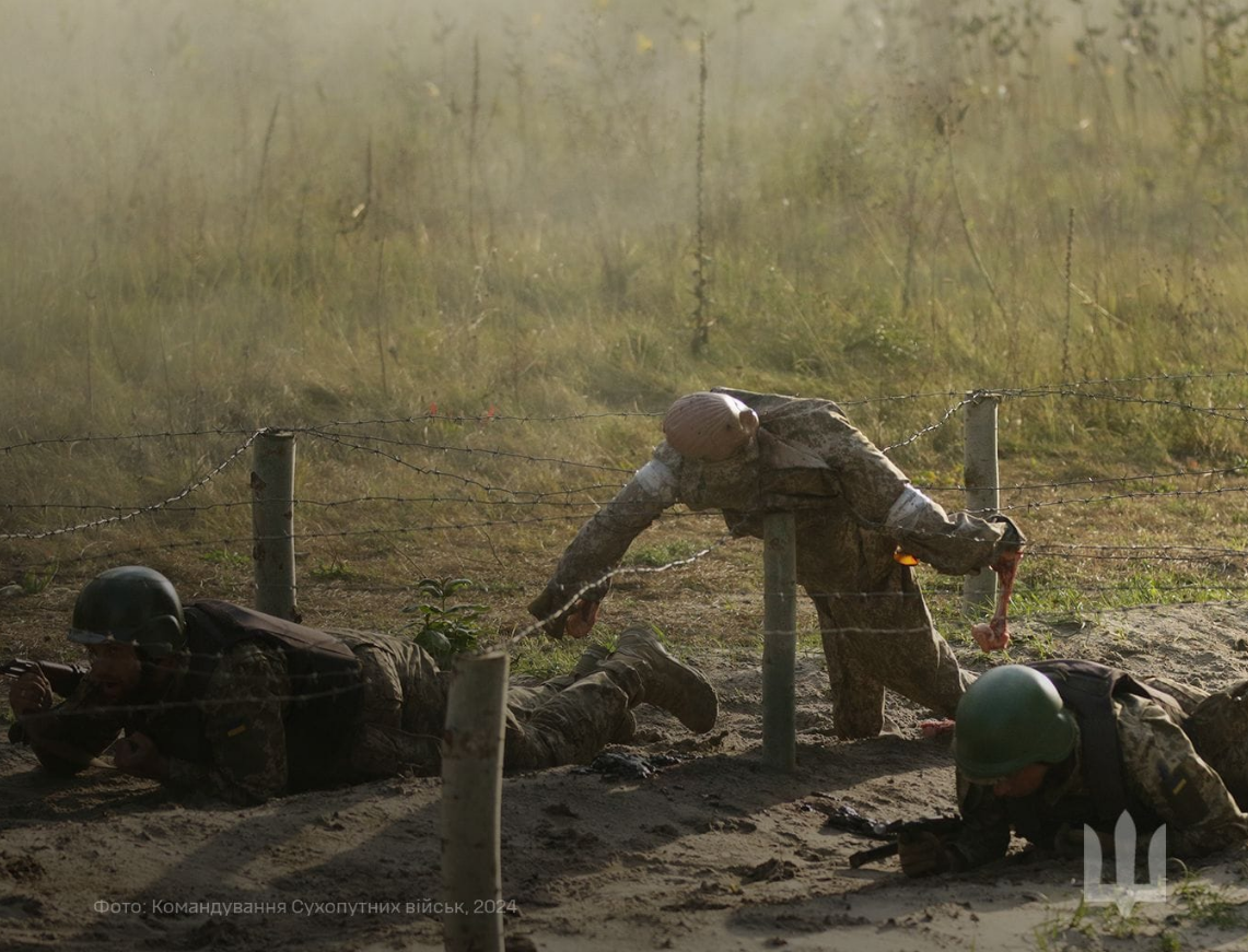 Пастки, розтяжки, колючий дріт. Як українських військових готують до бойових завдань