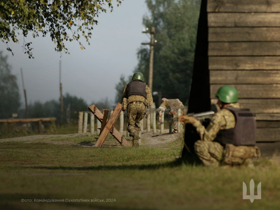 Пастки, розтяжки, колючий дріт. Як українських військових готують до бойових завдань