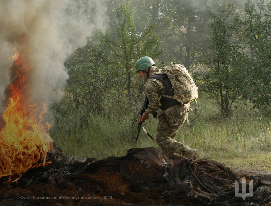 Пастки, розтяжки, колючий дріт. Як українських військових готують до бойових завдань