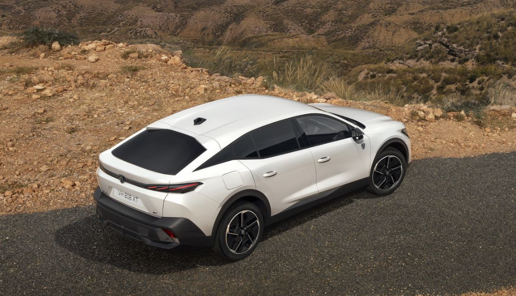 Peugeot официально представил электрический кроссовер Е-408: названы цены и характеристики