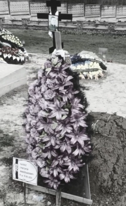 На могиле Чапкиса наконец-то появился памятник. Без символизма и скандала не обошлось