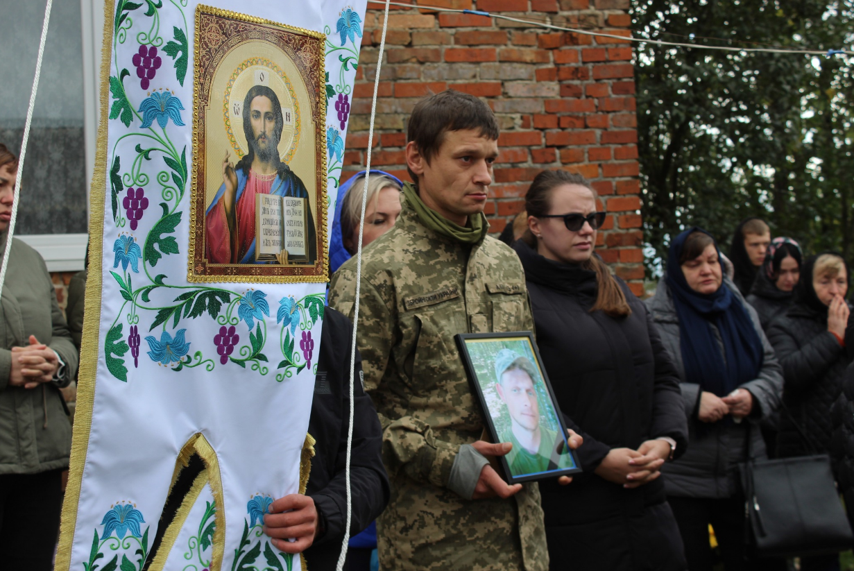 У Львівській області священники УПЦ МП влаштували скандал на прощанні з воїном: деталі