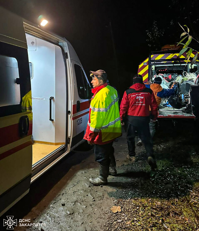 Блуждал в горах 10 дней. В ГСЧС рассказали невероятную историю спасения туриста (фото)