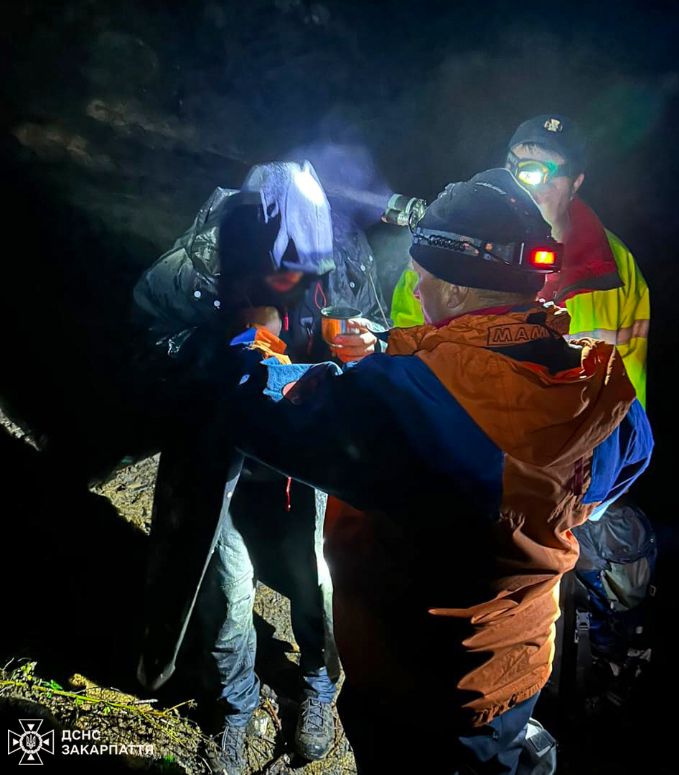 Блуждал в горах 10 дней. В ГСЧС рассказали невероятную историю спасения туриста (фото)