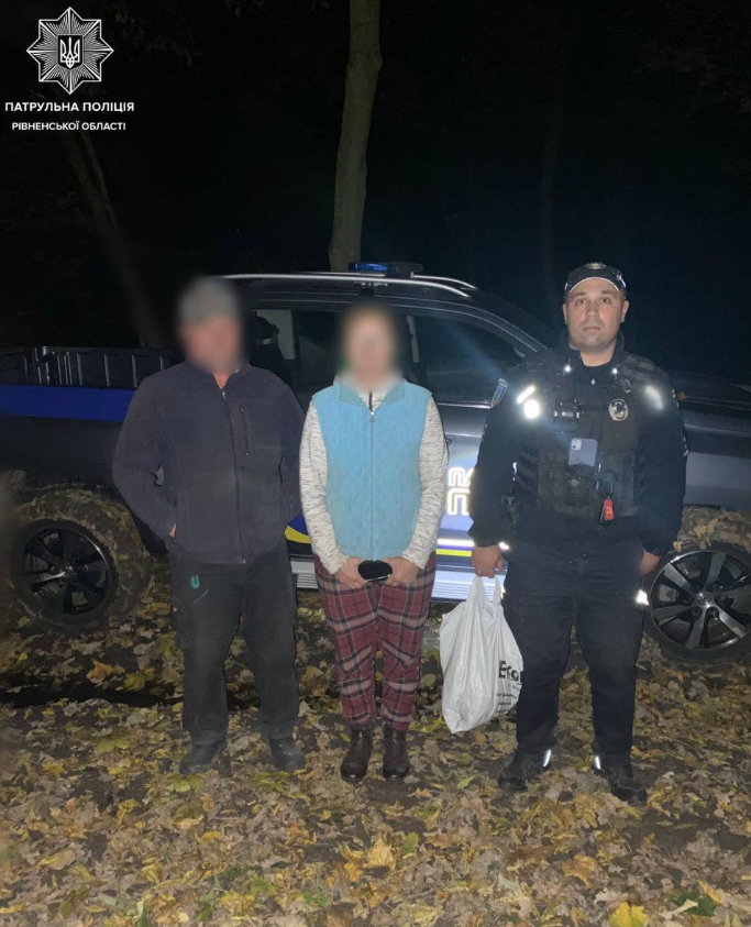 Патрульні врятували жінку, яка блукала лісом 9 годин: що сталося