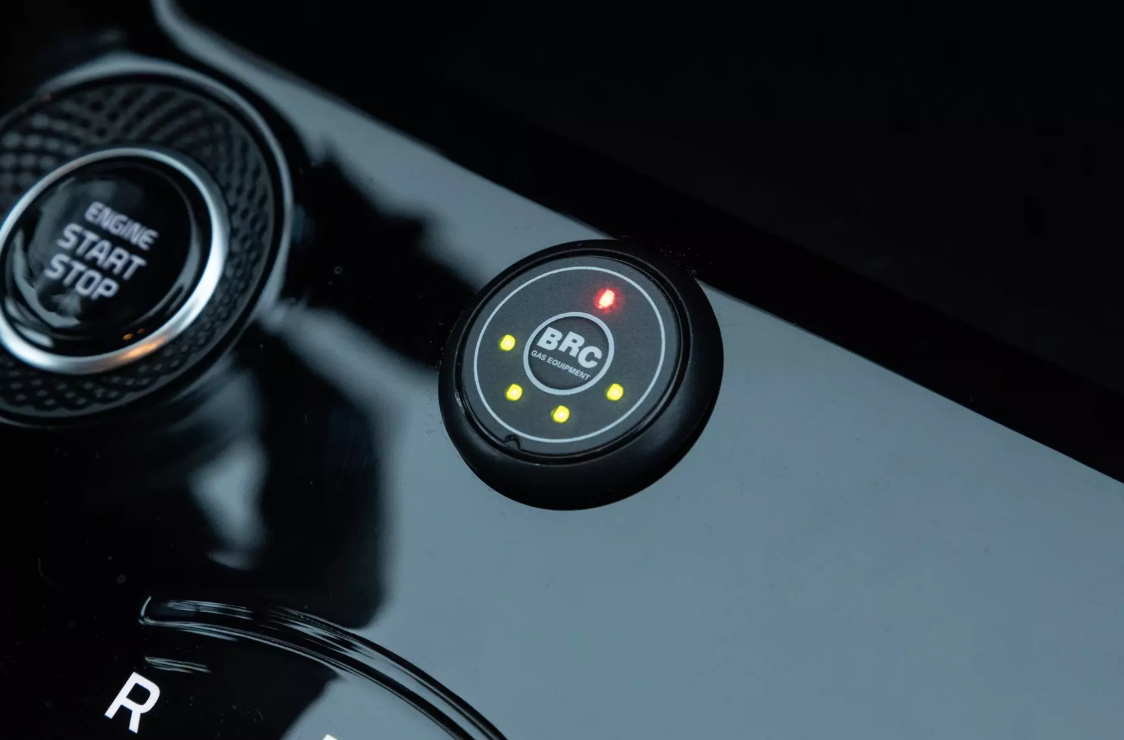 С запасом хода более 1600 км: новый Kia Niro научили работать на трех видах "топлива"