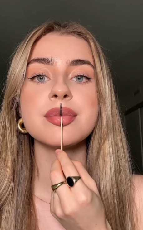 5 хвилин і ви - зірка вечірки. Як зробити ефектний макіяж на Хелловін (відео)