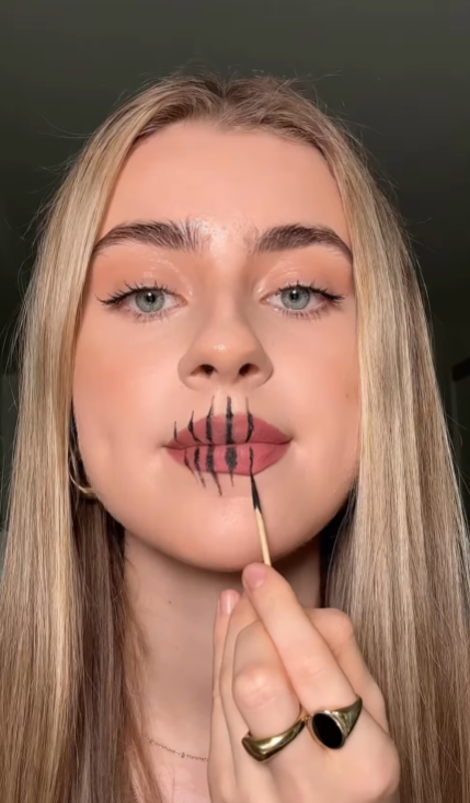 5 хвилин і ви - зірка вечірки. Як зробити ефектний макіяж на Хелловін (відео)