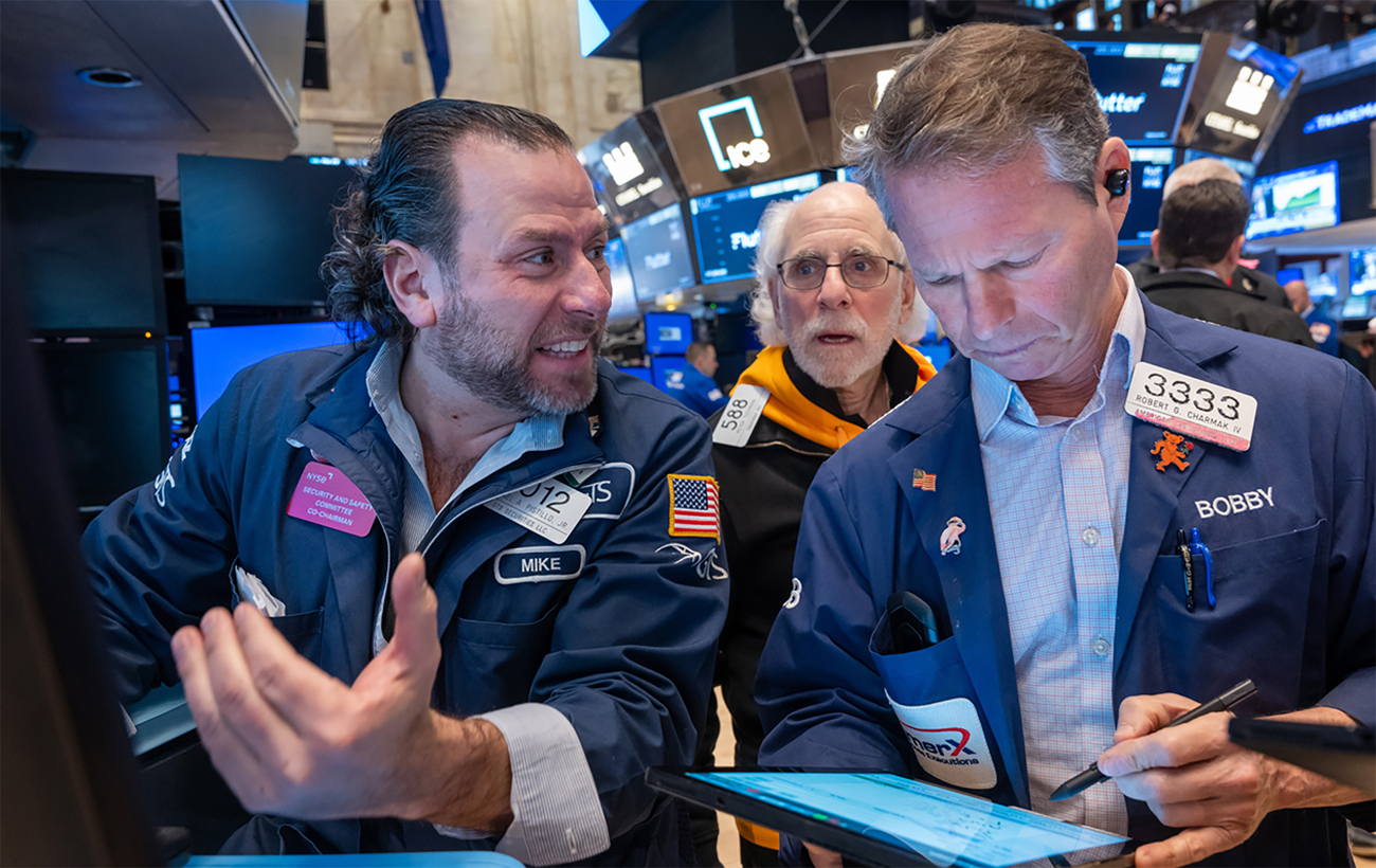 Трамп штовхає світ у кризу? Чому страх торгової війни обвалює фондові ринки