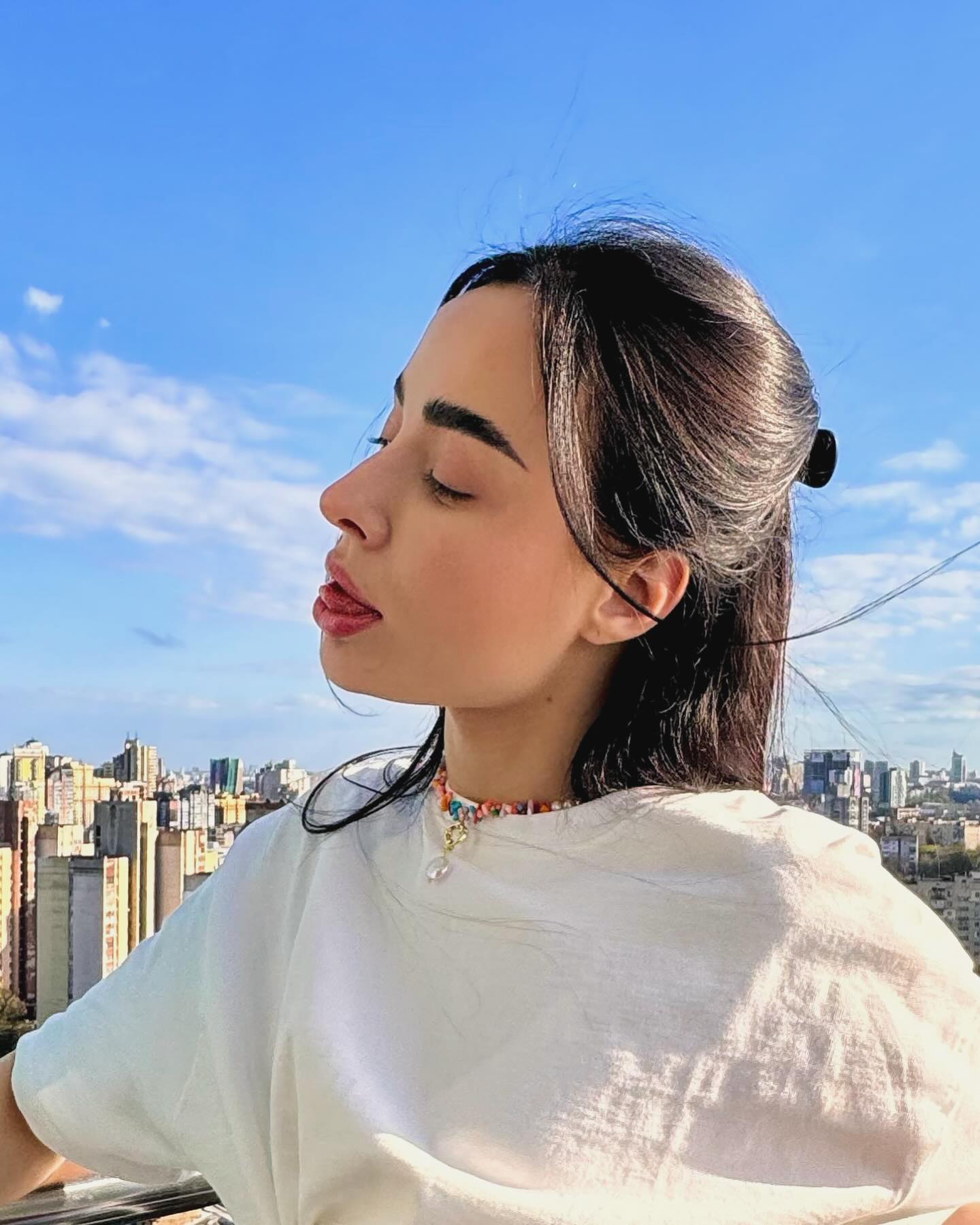 Відома українська співачка оголосила про вагітність: перші фото з животиком