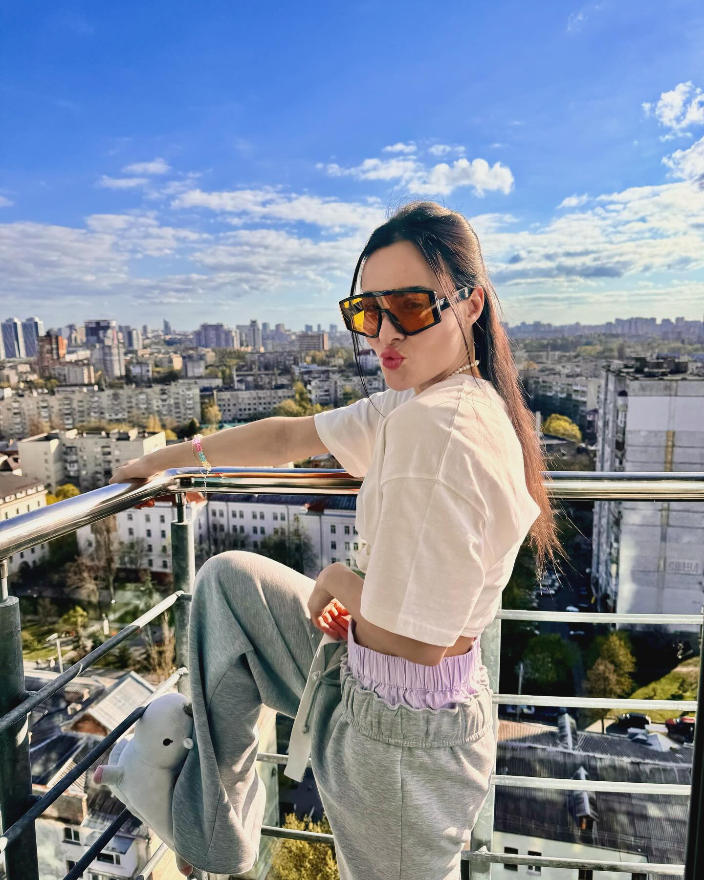 Відома українська співачка оголосила про вагітність: перші фото з животиком