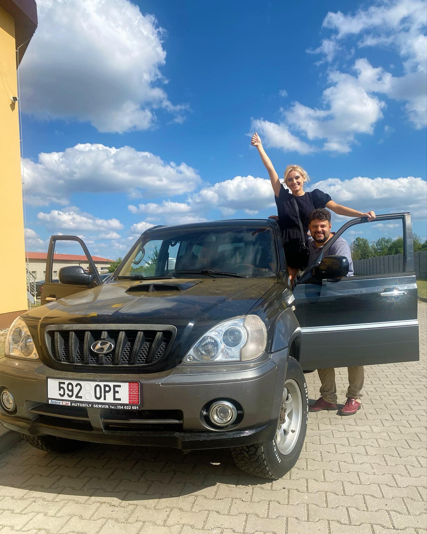 Муж Ирины Федишин выехал за границу: певица гневно ответила на хейт