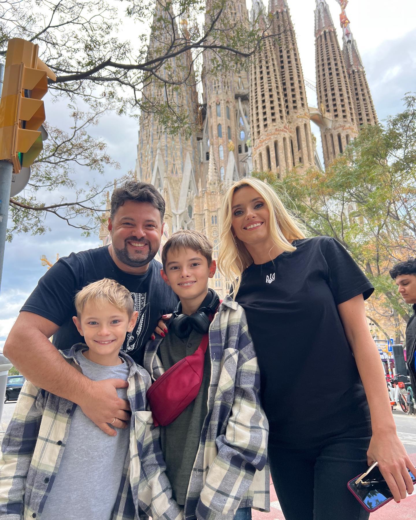 Муж Ирины Федишин выехал за границу: певица гневно ответила на хейт