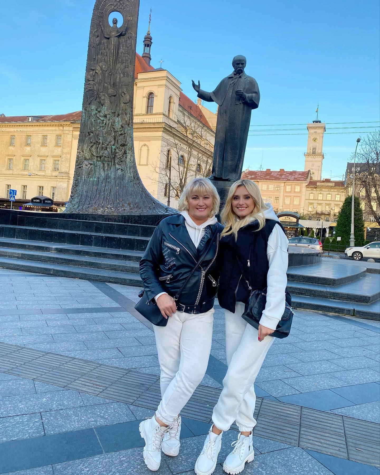 "Красавицы, как сестры". Ирина Федишин поделилась редким фото с мамой