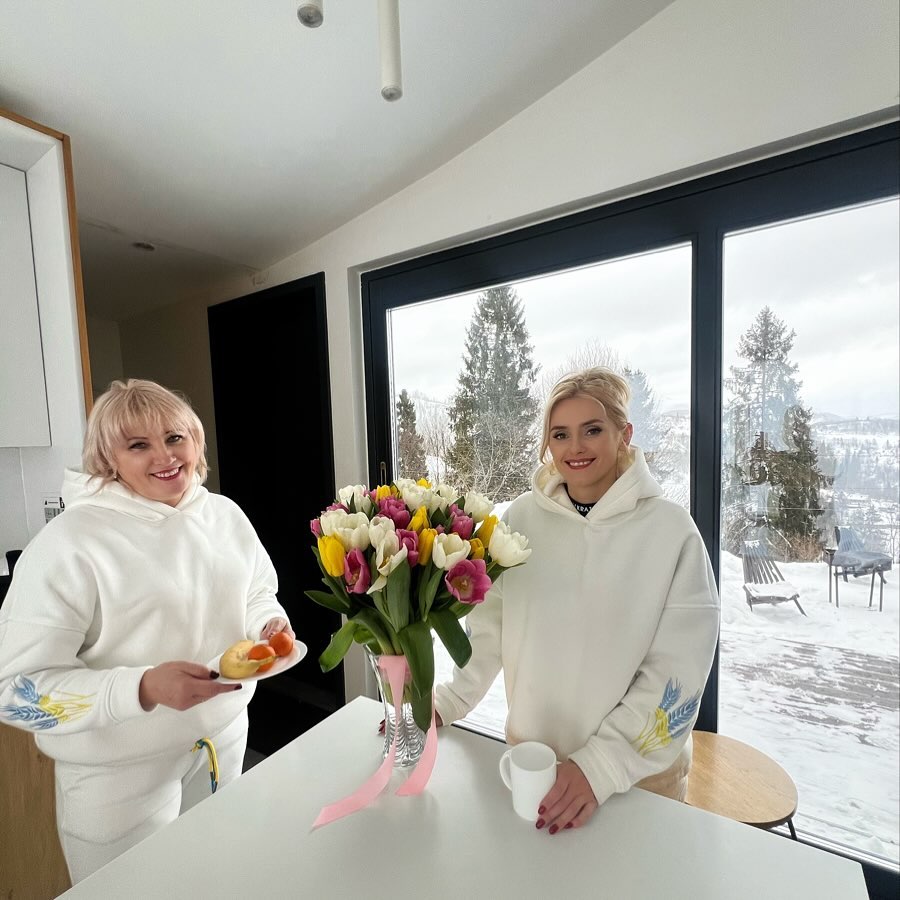 Как сестры-близнецы: Ирина Федишин ошеломила невероятной схожестью с мамой (фото)