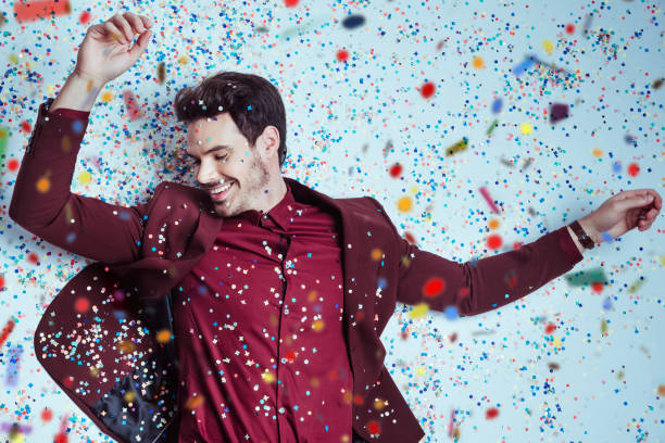 Що вдягнути на Новий рік 2025: поради жінкам і чоловікам за знаками Зодіаку