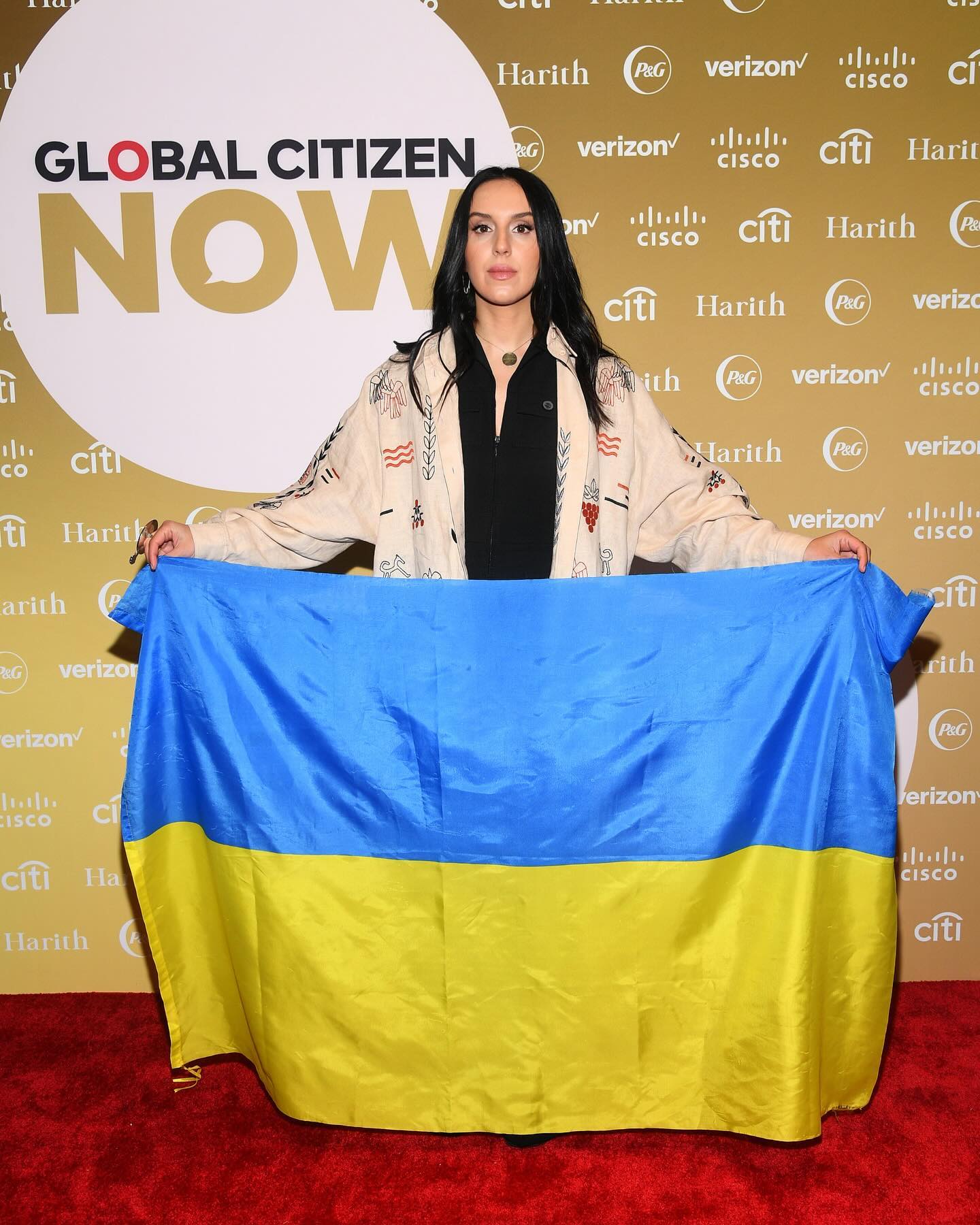 Наша історія, гордість та ідентичність. Зірки показали свої яскраві вбрання в День Вишиванки 2024