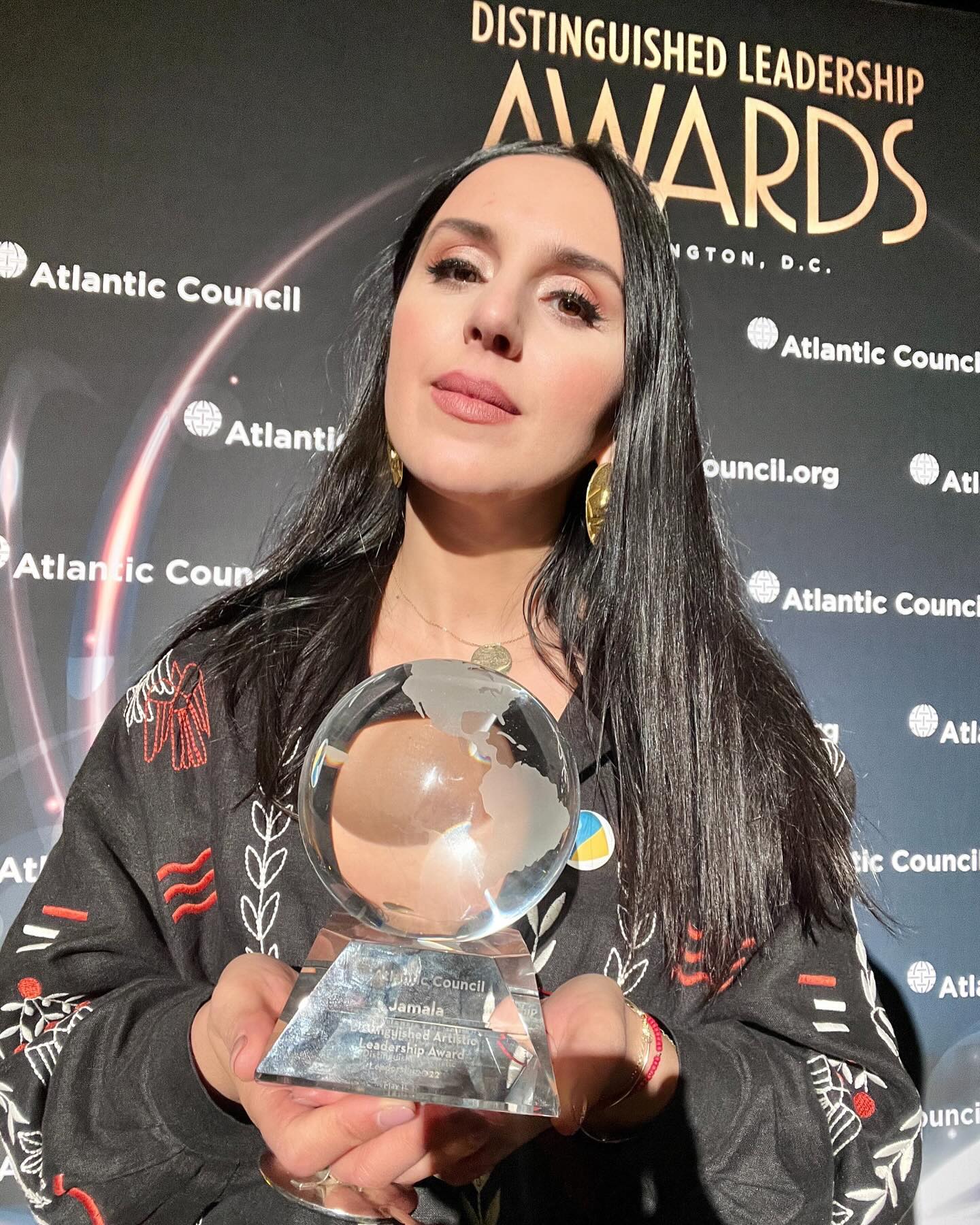 Наша історія, гордість та ідентичність. Зірки показали свої яскраві вбрання в День Вишиванки 2024