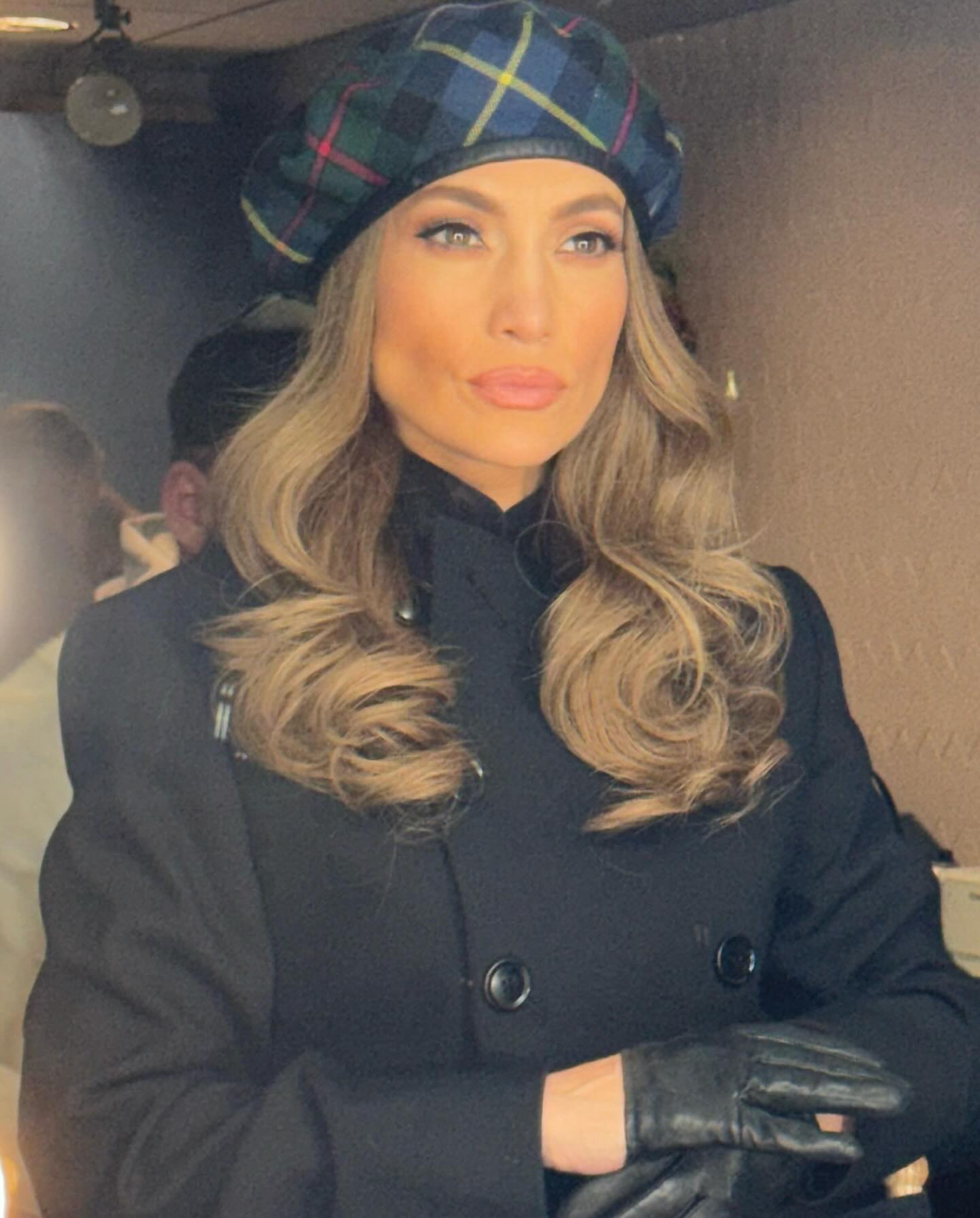 Дженніфер Лопес показала цікавий образ у французькому стилі (фото)