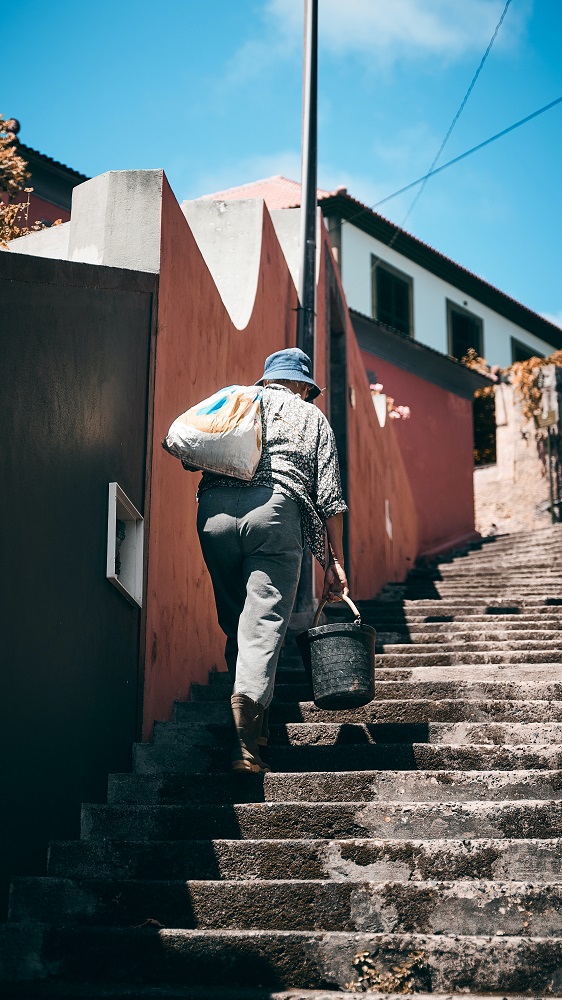 "Багато тут не заробити". Що потрібно знати українцям про зарплати у Португалії