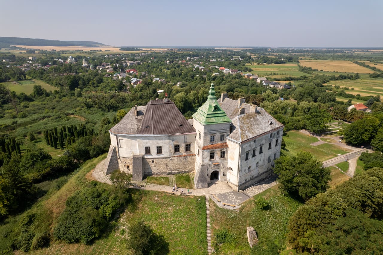 Свідки історії. Топ-10 найкращих замків, які варто побачити в Україні