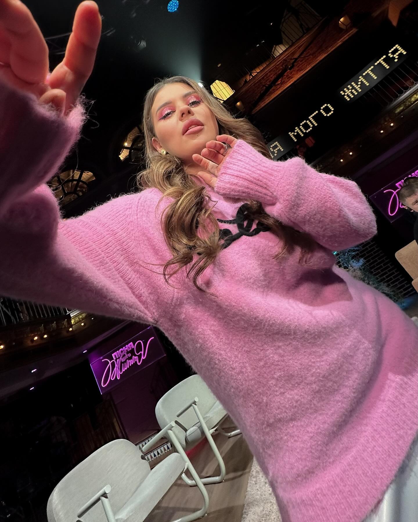 Носит подделки и ворует в секонд-хенде: Николас Карма рассекретил стоимость лука Саши Зарицкой