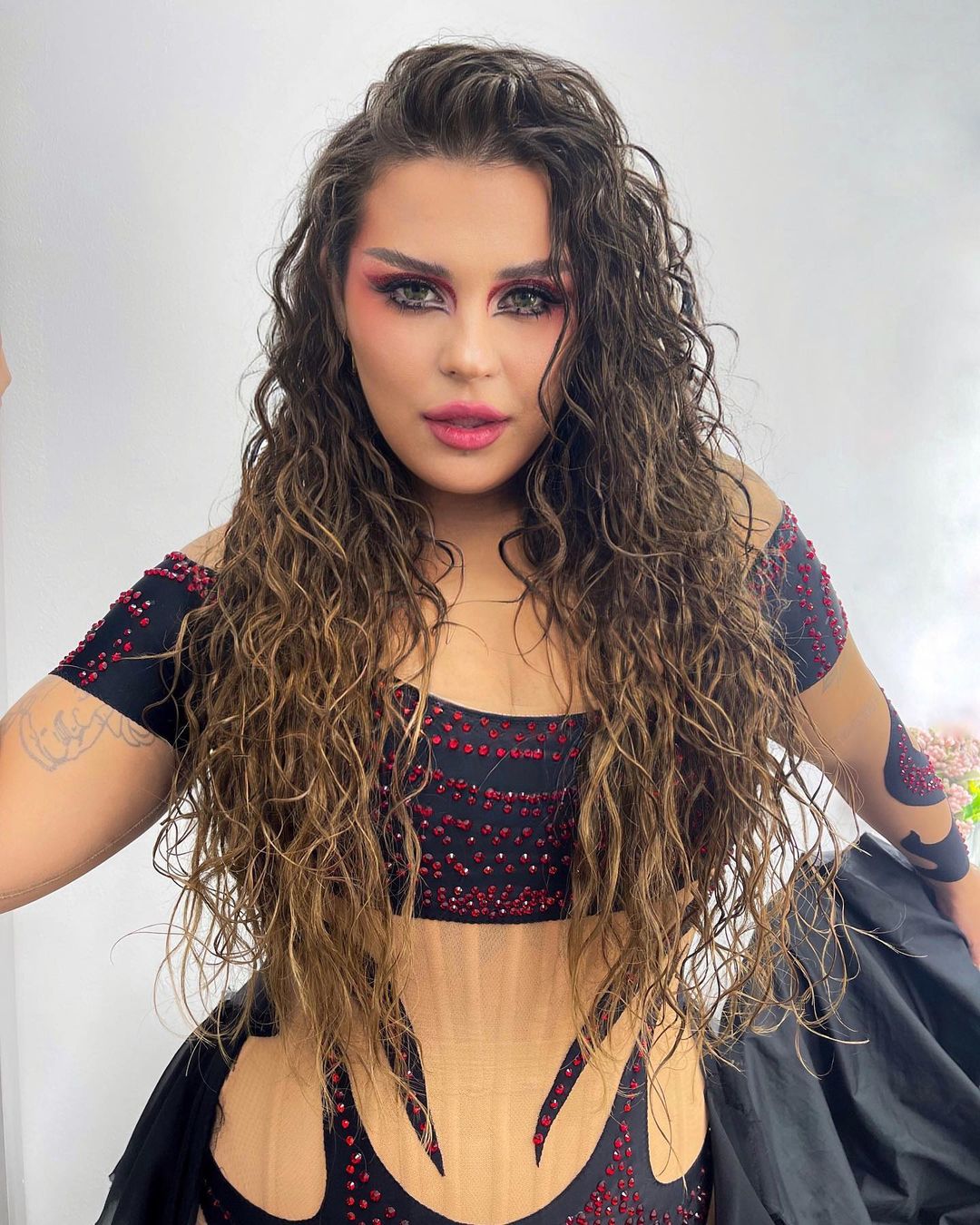 Солістка KAZKA скинула аж 20 кг: фото зірки "до" і "після"