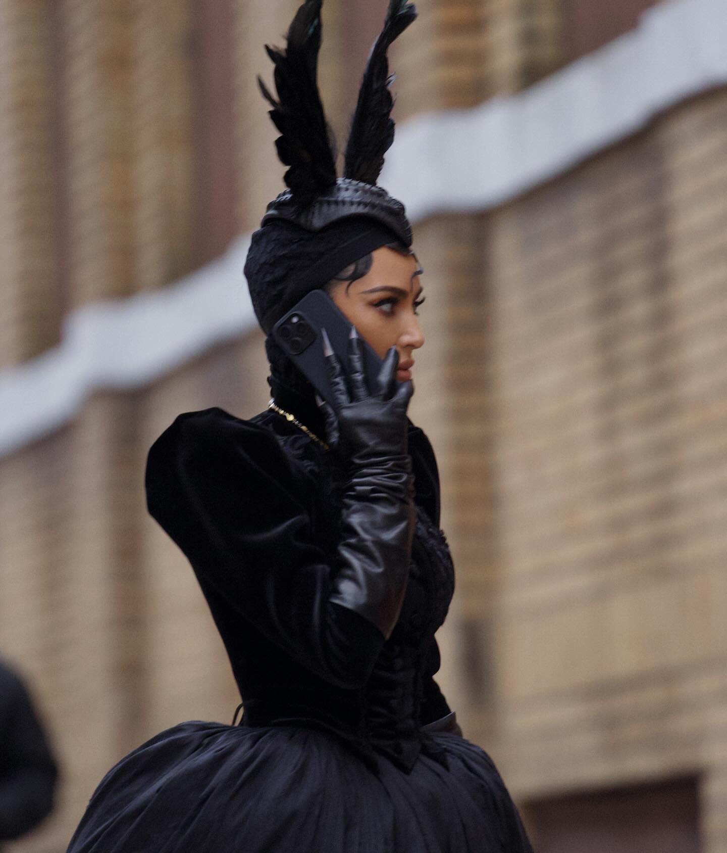 Ким Кардашьян ошеломила странным и мистическим образом (фото)