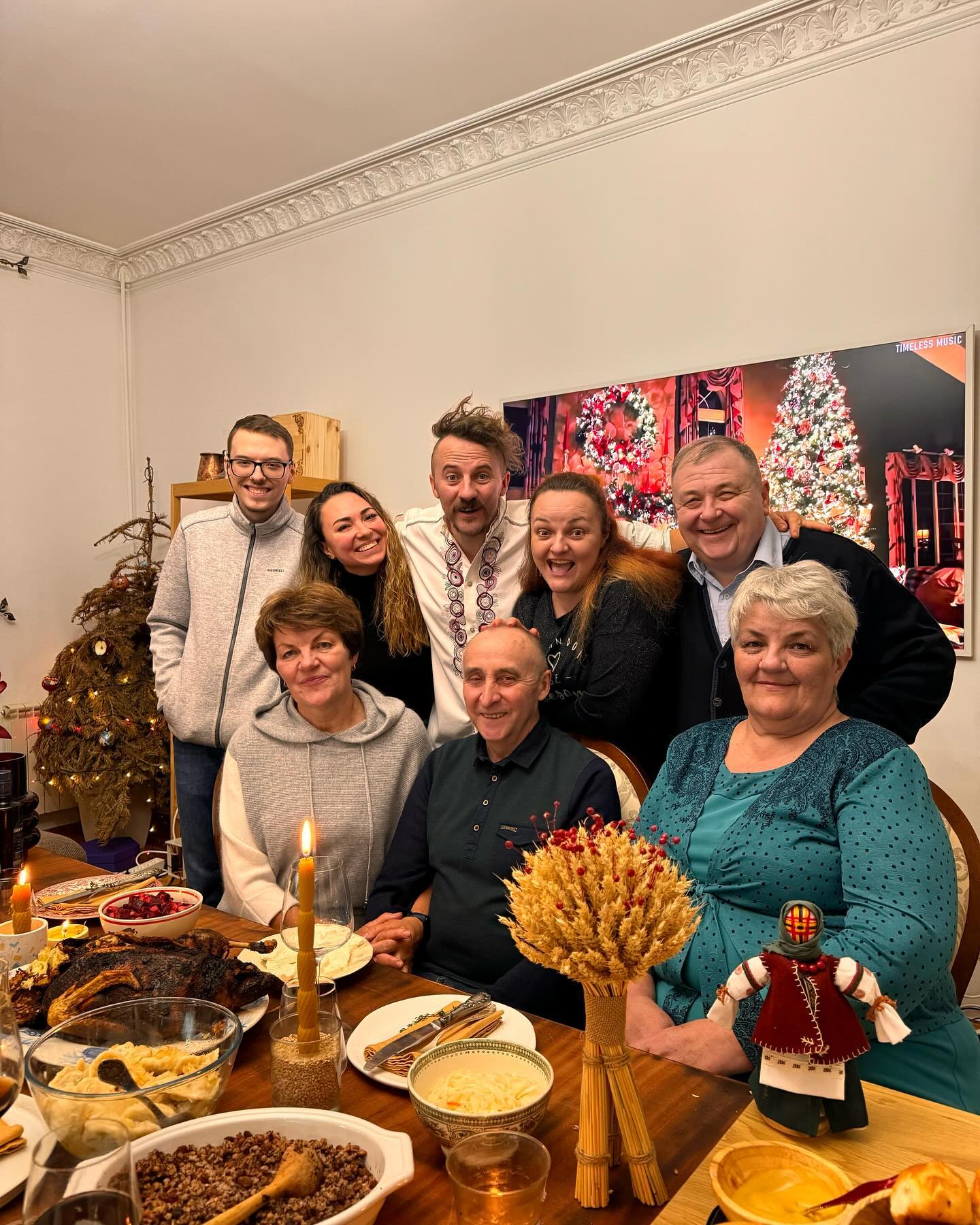 "Мира на земле и в сердце". Осадчая, Ребрик и другие звезды трогательно поздравили украинцев с Рождеством