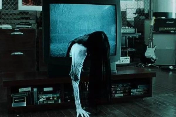 Пам'ятаєте страшну дівчинку з "Дзвінка"? Ось як вона виглядає зараз (фото)