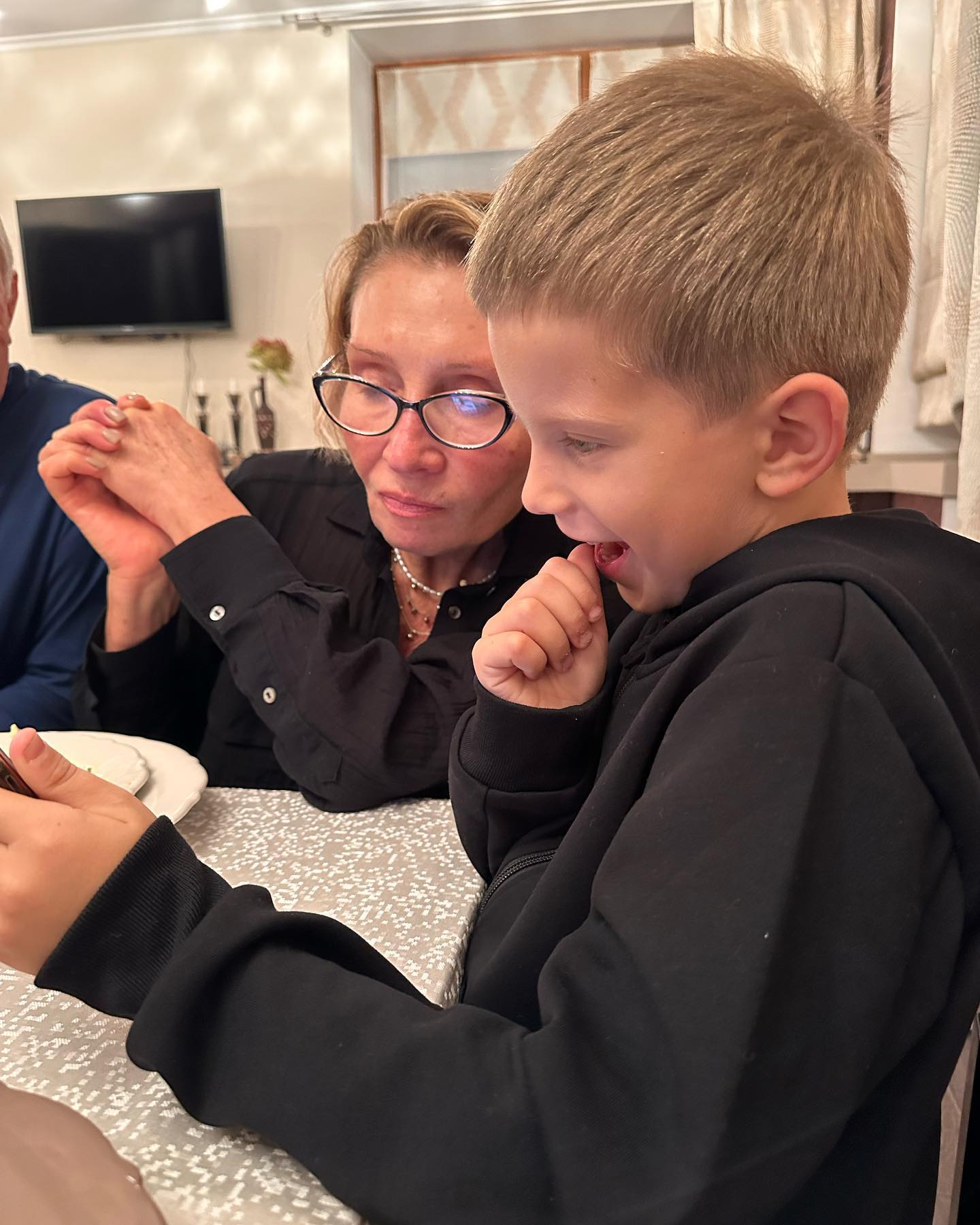 Катя Осадчая показала редкие фото с красавицей-мамой: "ты для меня абсолютный пример женщины"