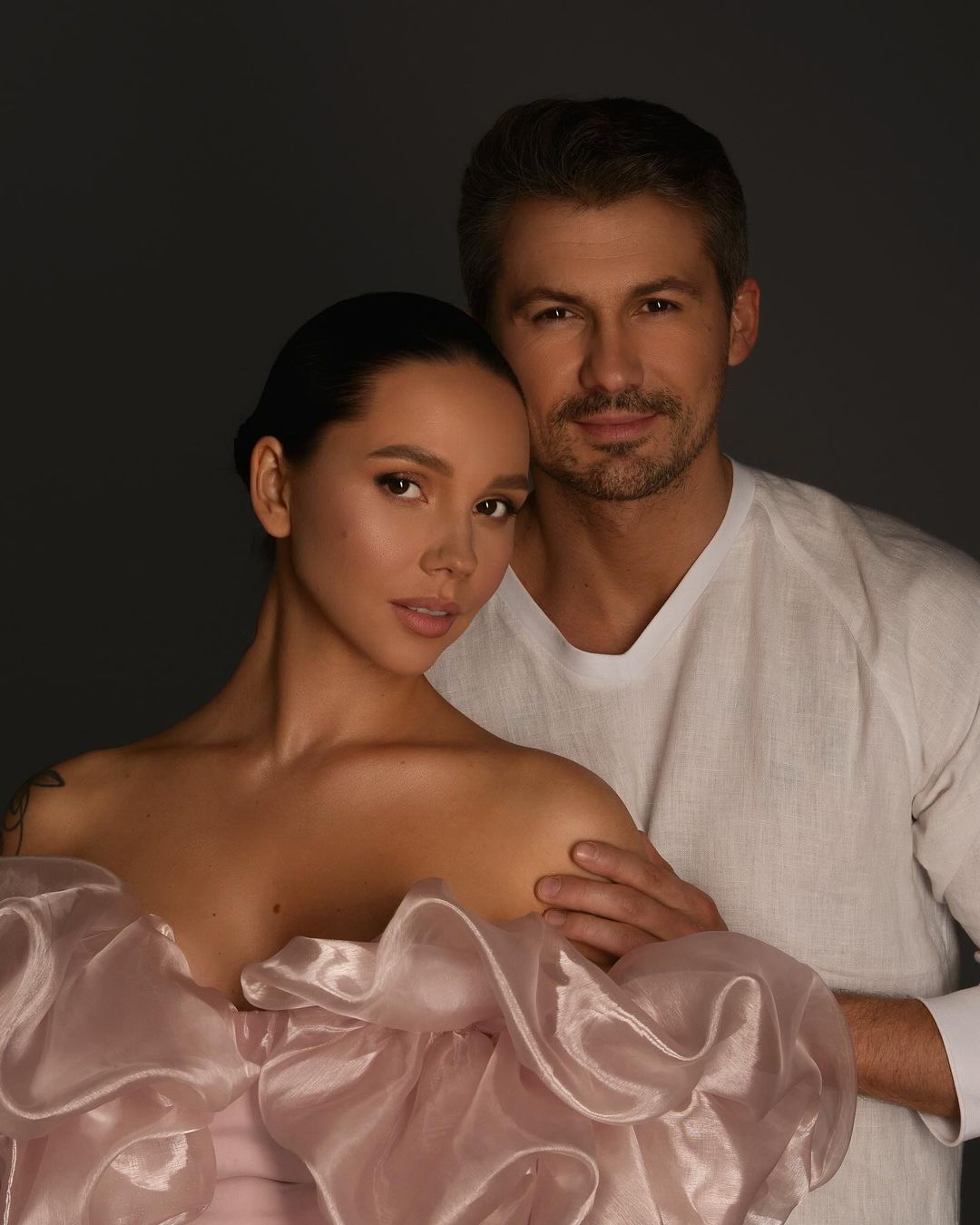 Кот и Татаринцева стали родителями: первое видео и фото с ребенком