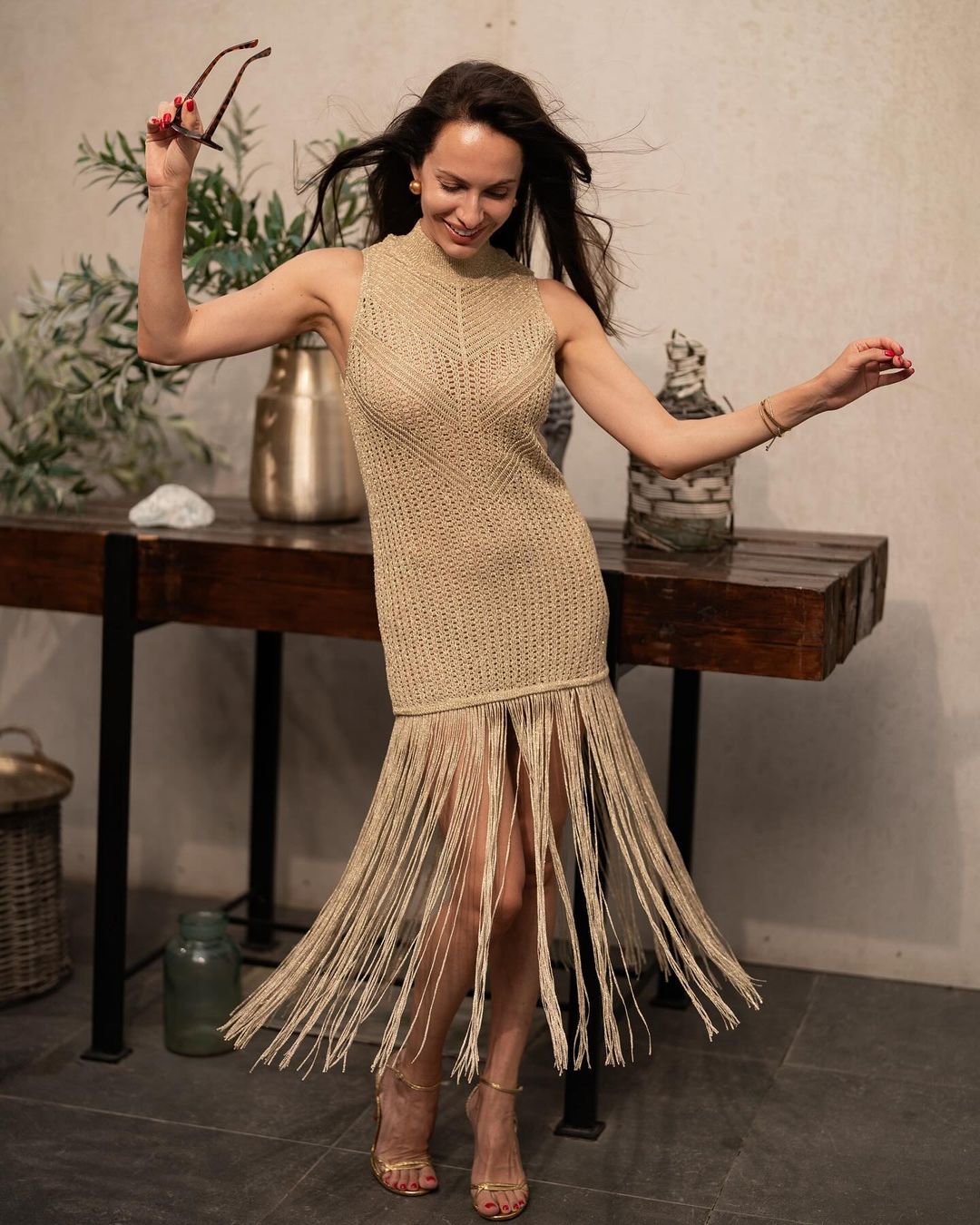 Колишня Остапчука засвітилася у вбранні без спідньої білизни та натякнула на нові стосунки