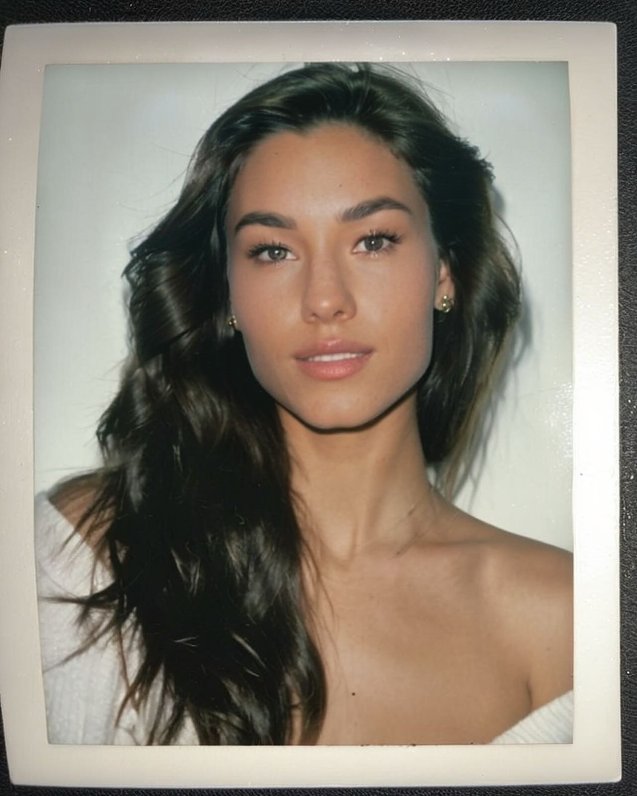 У стилі 90-х: українські зірки показали, якими їх бачить штучний інтелект (фото)