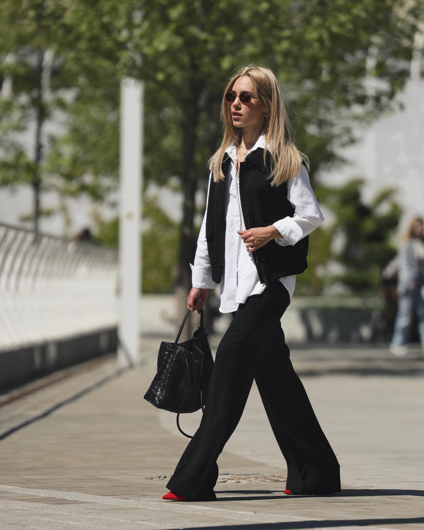 Даша Квіткова прогулялась по Києву в образі справжньої леді (фото)