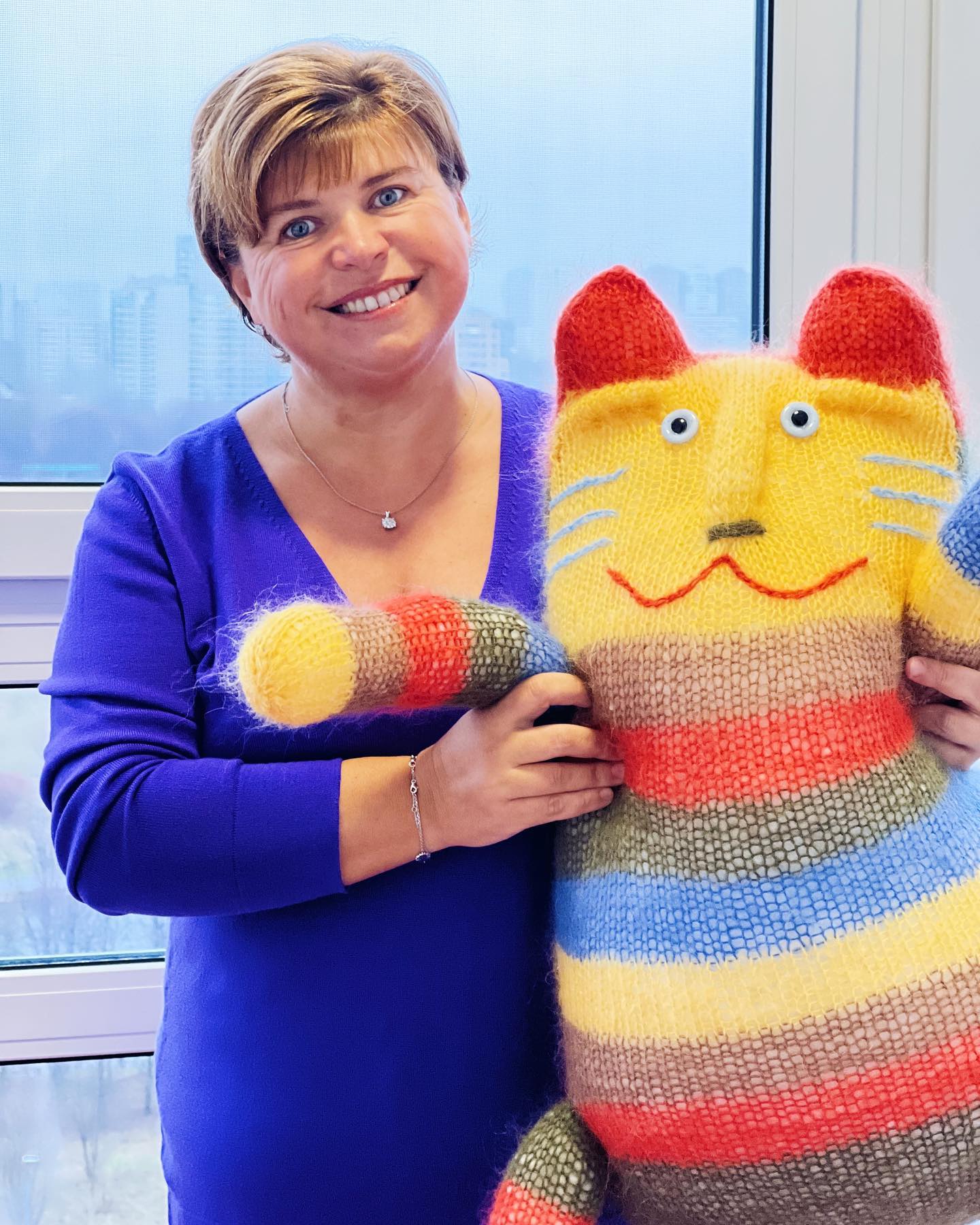 Блогер-педагог підтримує геноцид українців, але закривати бізнес у Києві не поспішає