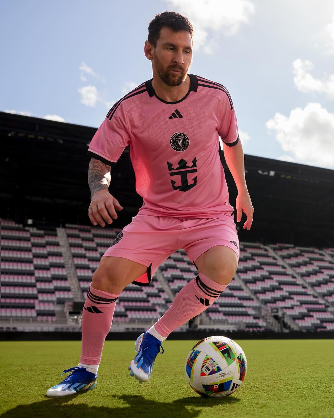 Артем Довбик номінований на "Золотий м'яч". Мессі і Роналду у списку немає