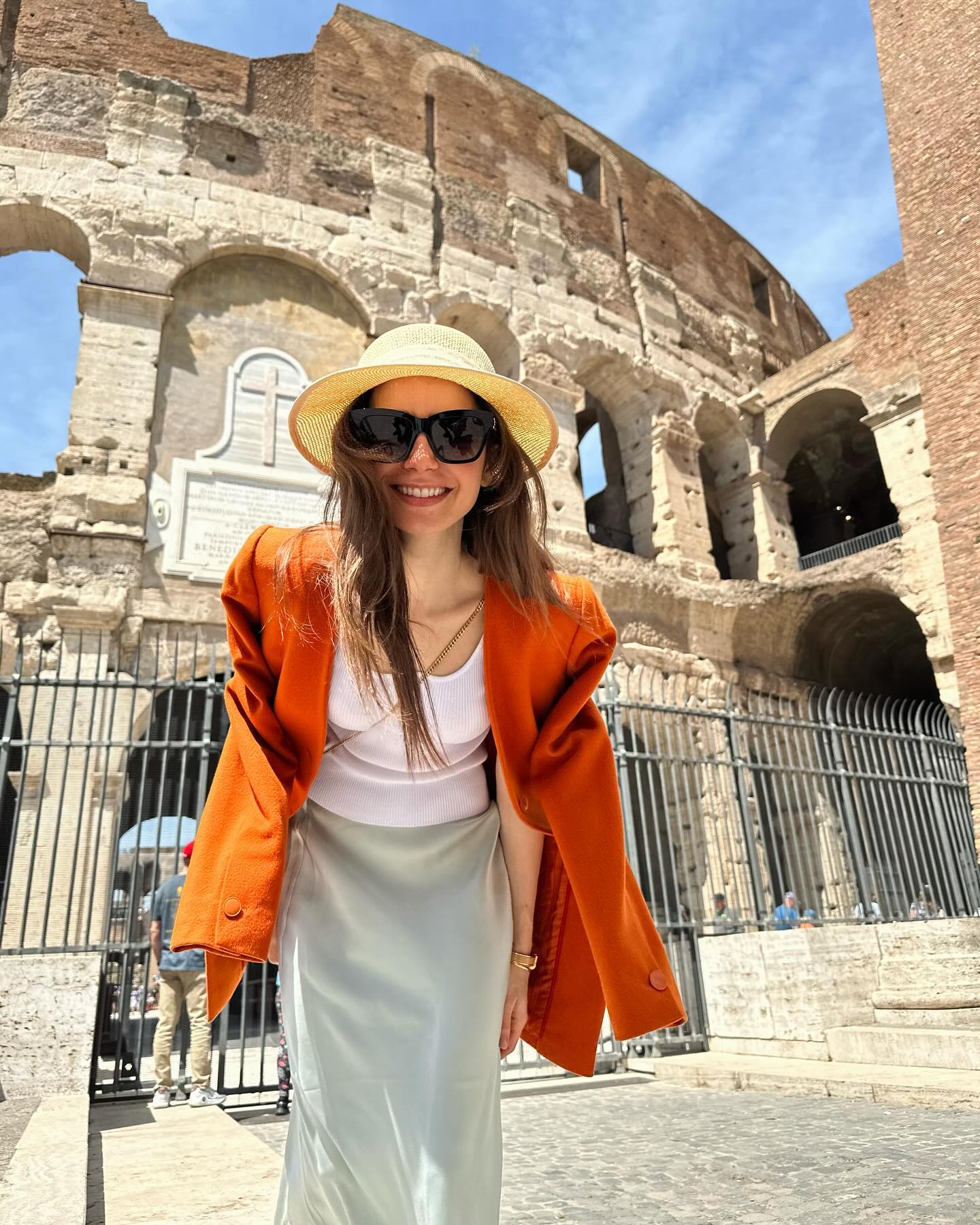 Звезда Эмили в Париже "покорила" Рим в нежном образе (фото)