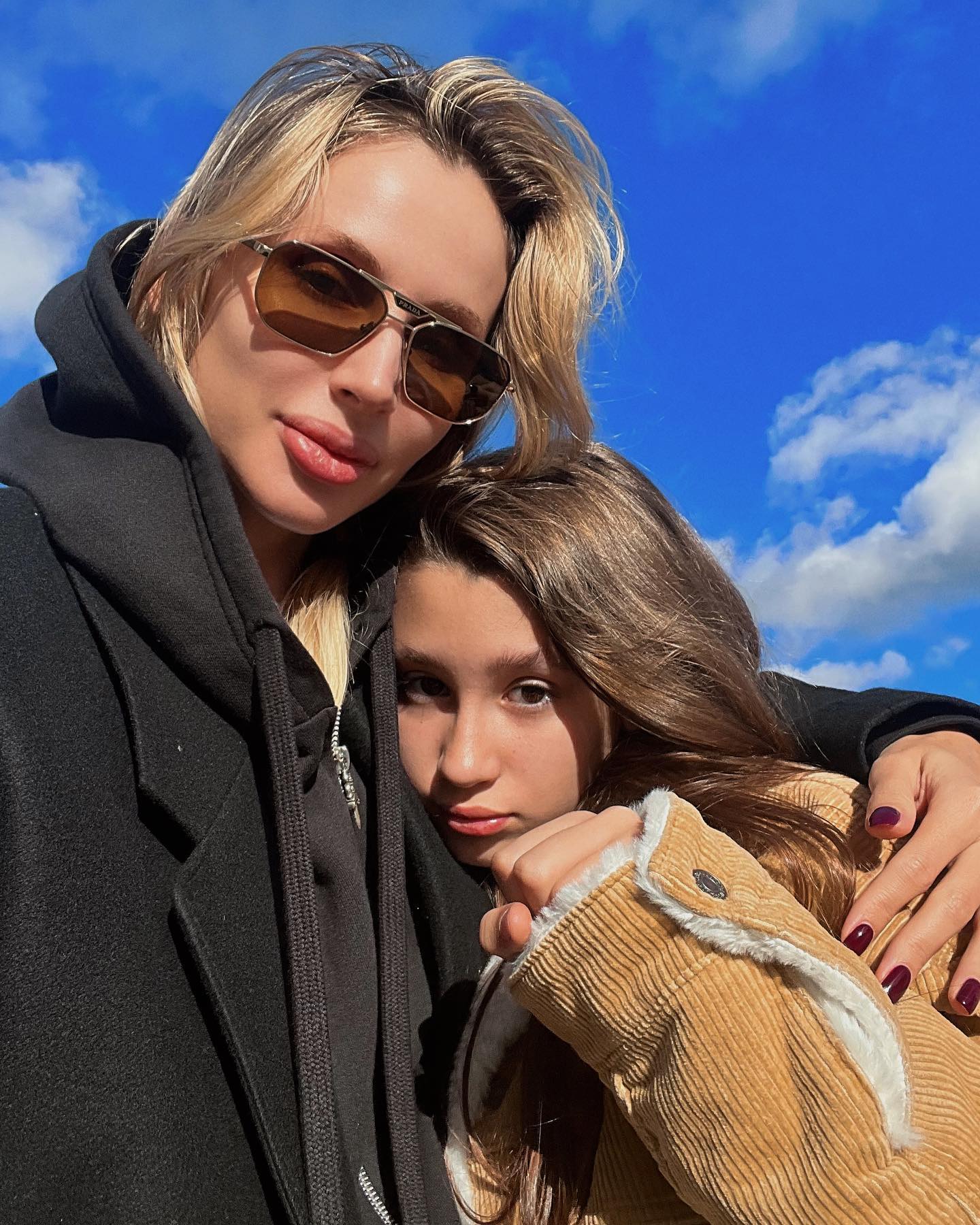 Виходить заміж? Світлана Лобода з букетом нареченої і обручкою заінтригувала фанів