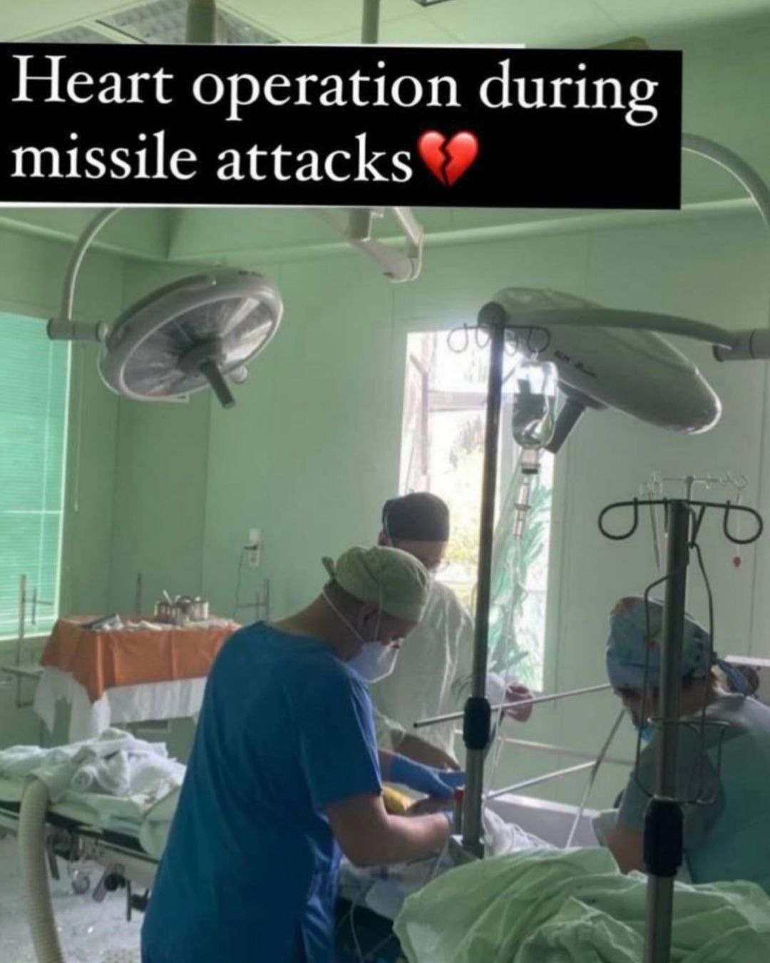 "Бесконечный ад": Галкин страшным фото из "Охматдета" отреагивал на ракетные удары по Украине